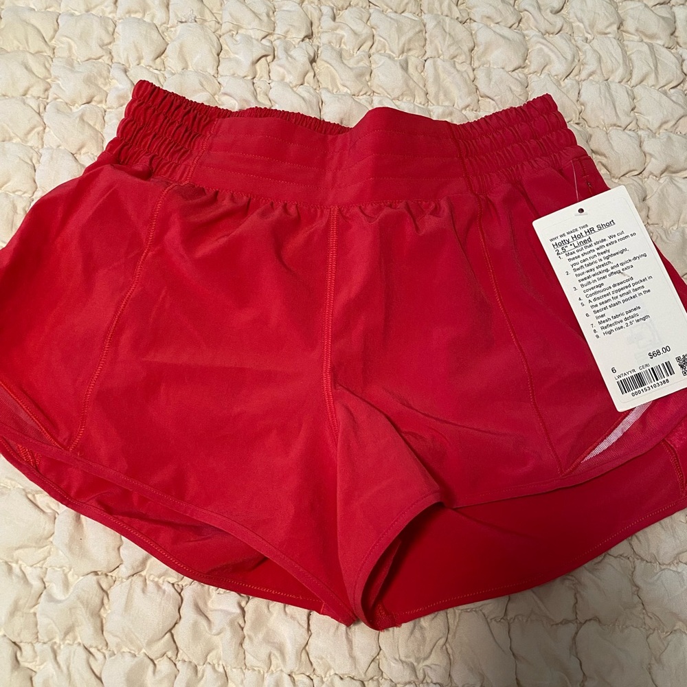 Lululemon hotty hot HR 2.5 inch size 6 cherry mist